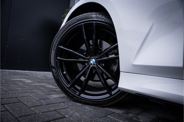 BMW 3-serie 320i Executive Edition - M Sport | NAP | Panorama | Camera