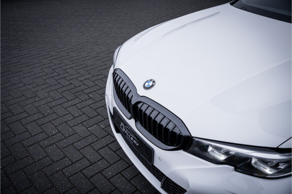 BMW 3-serie 320i Executive Edition - M Sport | NAP | Panorama | Camera