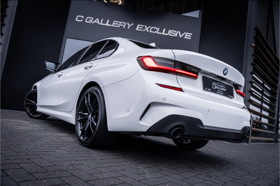 BMW 3-serie 320i Executive Edition - M Sport | NAP | Panorama | Camera
