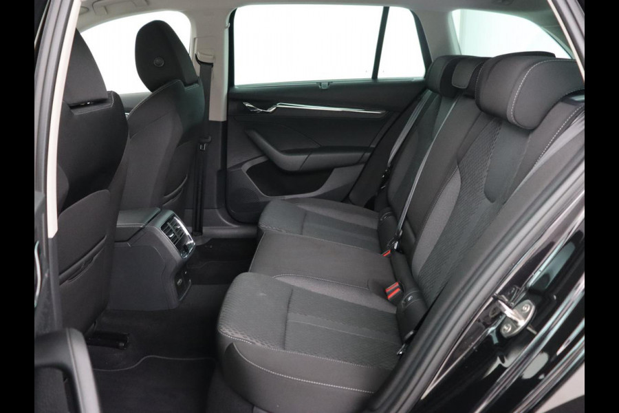 Škoda Octavia 1.4 TSI iV PHEV Business Edition | Head-Up | Stoelverwarming | Adaptive cruise | Camera | Carplay | Sfeerverlichting | Massage | Achterbankverwarming | Navigatie | PHEV | Plug In