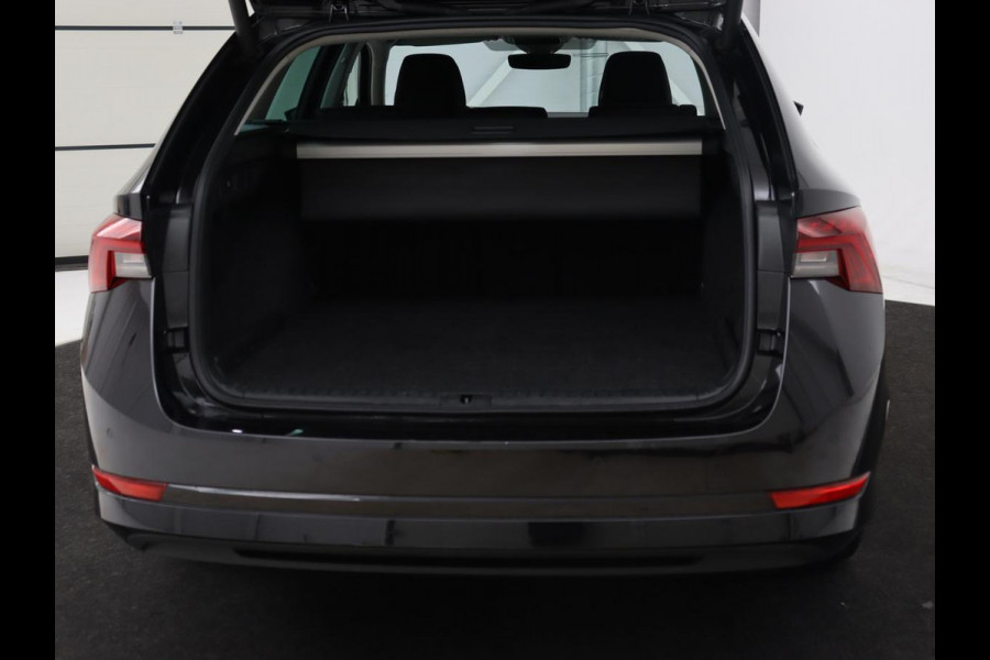 Škoda Octavia 1.4 TSI iV PHEV Business Edition | Head-Up | Stoelverwarming | Adaptive cruise | Camera | Carplay | Sfeerverlichting | Massage | Achterbankverwarming | Navigatie | PHEV | Plug In