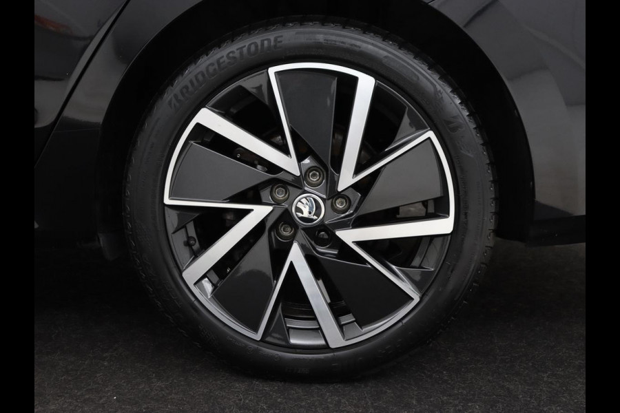 Škoda Octavia 1.4 TSI iV PHEV Business Edition | Head-Up | Stoelverwarming | Adaptive cruise | Camera | Carplay | Sfeerverlichting | Massage | Achterbankverwarming | Navigatie | PHEV | Plug In