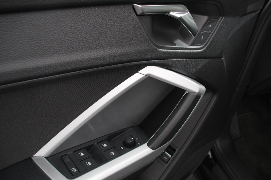 Audi Q3 Sportback 45 TFSI e 245pk PHEV S-tronic Attitude Navigatie Parkeersensoren Adaptive Cruise Control Stoelverwarming Ledverlichting Virtual Cockpit Climate Control