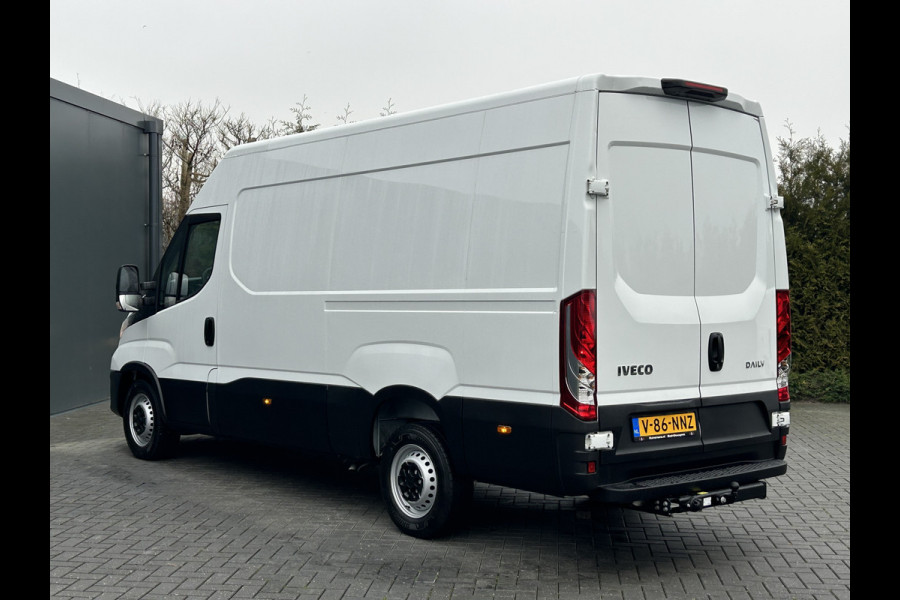Iveco Daily 35S14V 2.3 136 PK / L2H2 / 30.452 KM !! / 3.500 KG AHG / 270 A DEUREN / TREKHAAK / AIRCO / BLUETOOTH / 3-ZITS