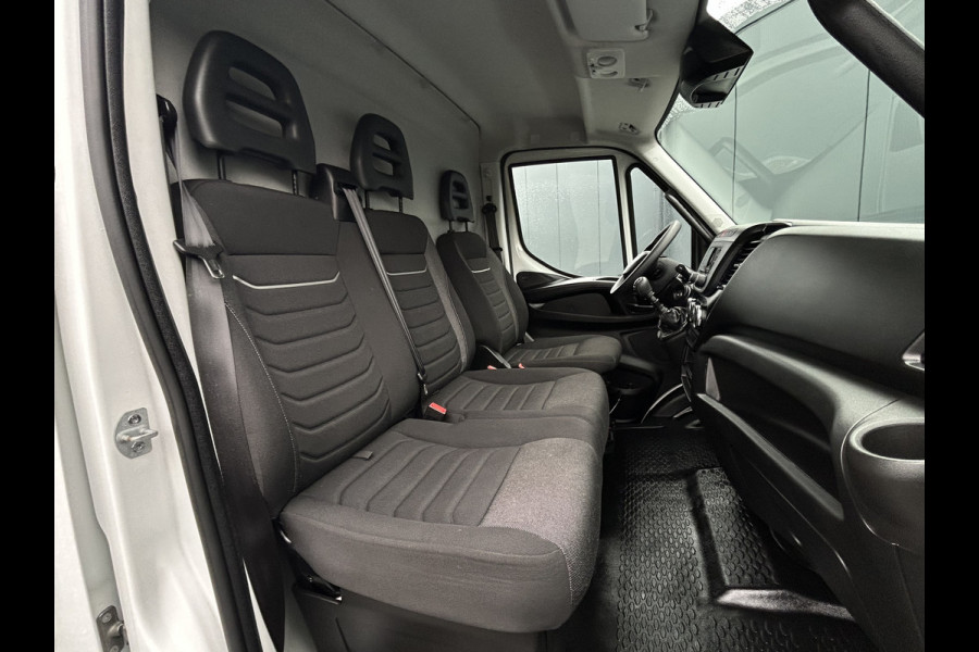 Iveco Daily 35S14V 2.3 136 PK / L2H2 / 30.452 KM !! / 3.500 KG AHG / 270 A DEUREN / TREKHAAK / AIRCO / BLUETOOTH / 3-ZITS