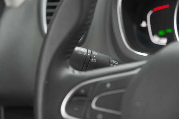 Renault Scénic TCe 140 EDC Limited | Camera | Stoelverwarming | Navigatie | Apple Carplay