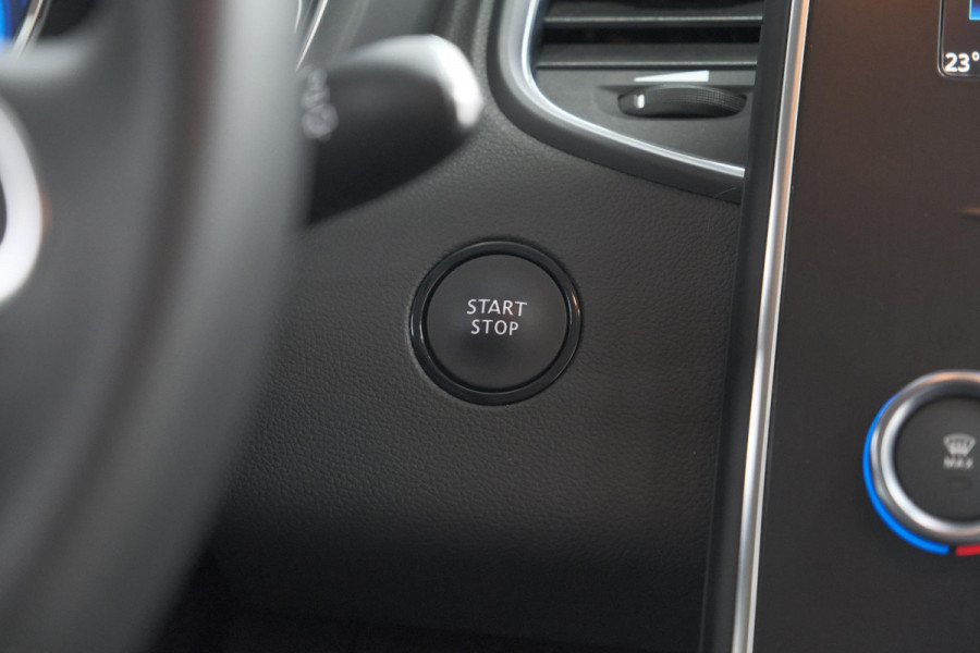 Renault Scénic TCe 140 EDC Limited | Camera | Stoelverwarming | Navigatie | Apple Carplay