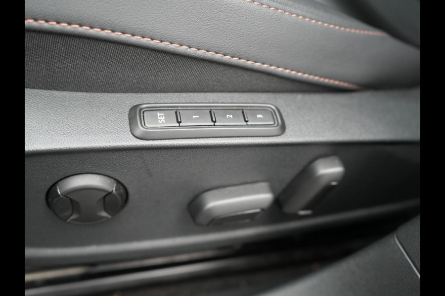 CUPRA Leon 1.5 TSI e-Hybrid Business DSG Plug In Hybrid 204pk PHEV | Alcantara Kuipstoelen Memory | Adaptive Cruise | Matrix LED | Virtual | Camera | Sfeerverlichting | Apple Carplay | 18"L.M |