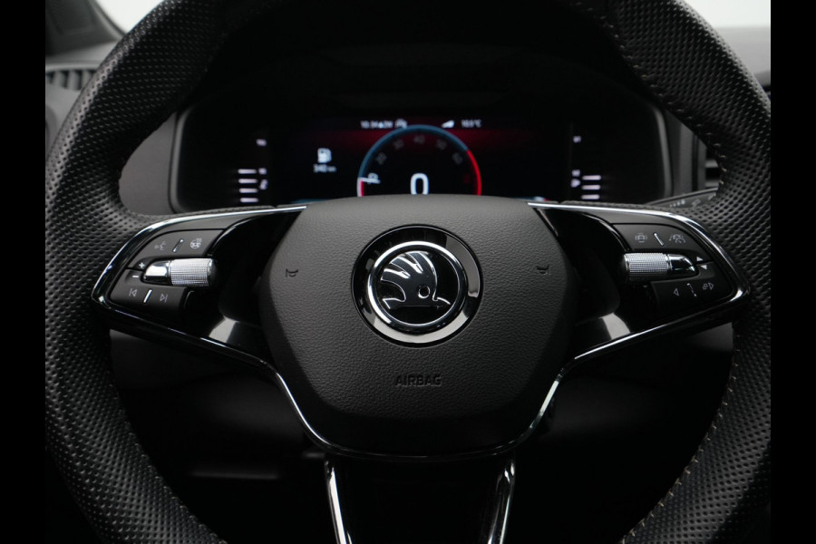 Škoda Karoq 1.5 TSI ACT 150pk Sportline Navigatie Trekhaak Camera Keyless Stoelverwarming 37