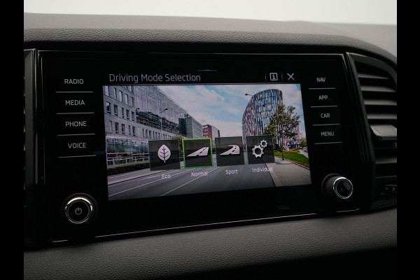 Škoda Karoq 1.5 TSI ACT 150pk Sportline Navigatie Trekhaak Camera Keyless Stoelverwarming 37