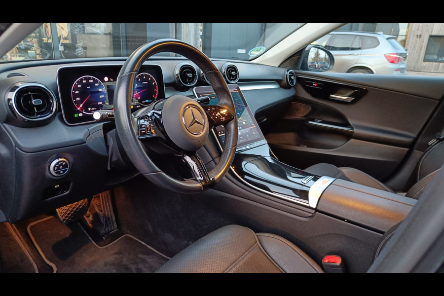 Mercedes-Benz C-Klasse Estate 200 Launch Edition Business Line LED afn. trekhaak Leder Apple-Android Stoelverw. Camera