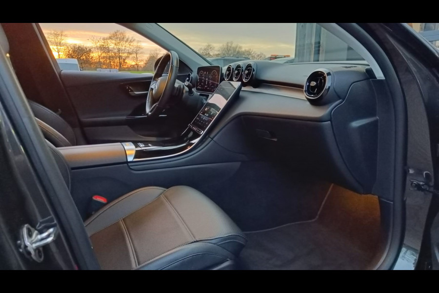 Mercedes-Benz C-Klasse Estate 200 Launch Edition Business Line LED afn. trekhaak Leder Apple-Android Stoelverw. Camera