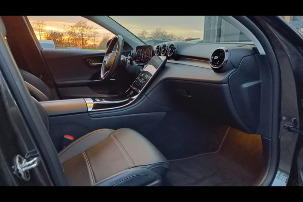 Mercedes-Benz C-Klasse Estate 200 Launch Edition Business Line LED afn. trekhaak Leder Apple-Android Stoelverw. Camera