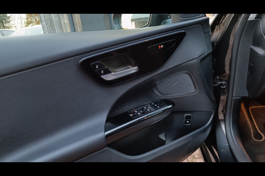 Mercedes-Benz C-Klasse Estate 200 Launch Edition Business Line LED afn. trekhaak Leder Apple-Android Stoelverw. Camera