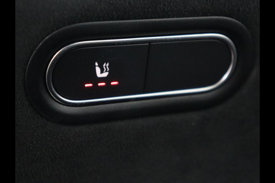 Mercedes-Benz A-Klasse 250e AMG | Panoramadak | Stoelverwarming | Carplay | Leder/Alcantara | Camera | Sfeerverlichting | Navigatie | Park Assist | Climate control | Full LED | PHEV | Plug In