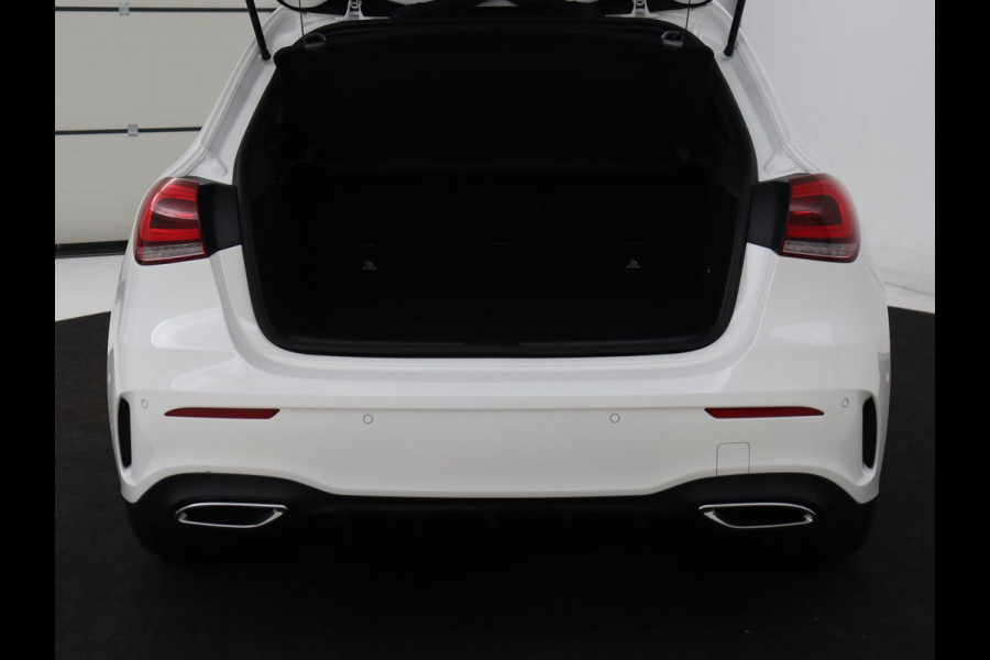 Mercedes-Benz A-Klasse 250e AMG | Panoramadak | Stoelverwarming | Carplay | Leder/Alcantara | Camera | Sfeerverlichting | Navigatie | Park Assist | Climate control | Full LED | PHEV | Plug In
