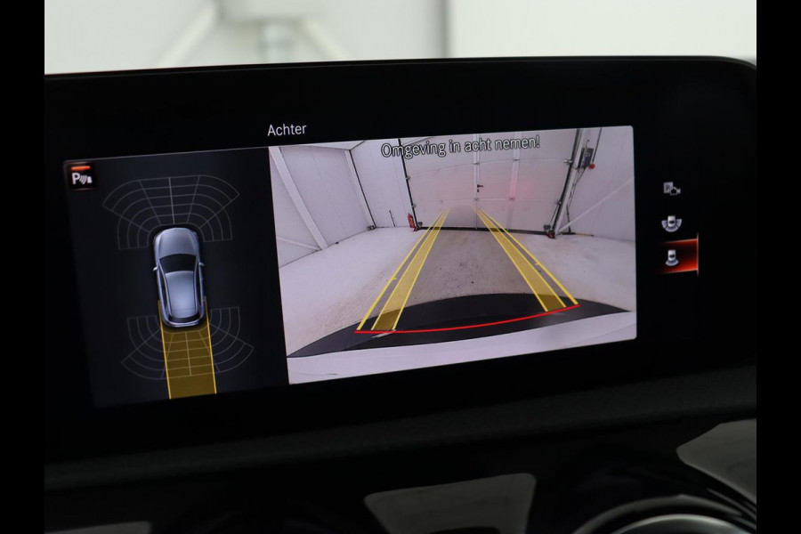Mercedes-Benz A-Klasse 250e AMG | Panoramadak | Stoelverwarming | Carplay | Leder/Alcantara | Camera | Sfeerverlichting | Navigatie | Park Assist | Climate control | Full LED | PHEV | Plug In
