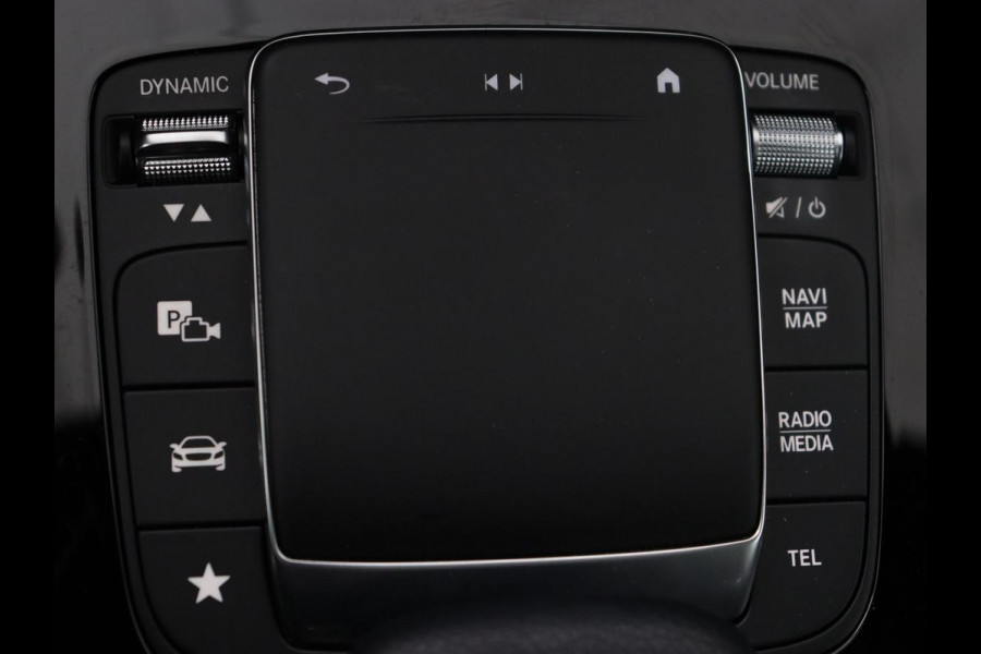 Mercedes-Benz A-Klasse 250e AMG | Panoramadak | Stoelverwarming | Carplay | Leder/Alcantara | Camera | Sfeerverlichting | Navigatie | Park Assist | Climate control | Full LED | PHEV | Plug In