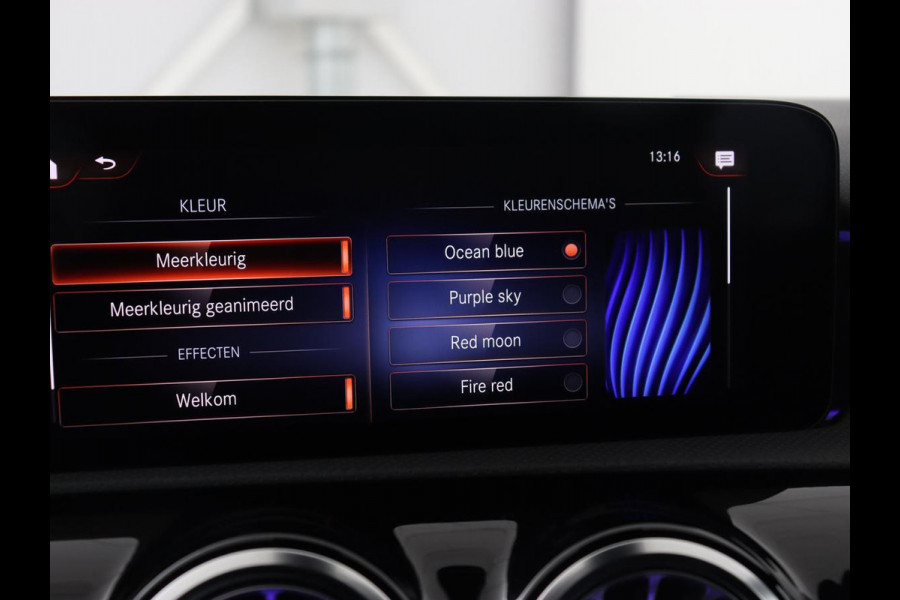 Mercedes-Benz A-Klasse 250e AMG | Panoramadak | Stoelverwarming | Carplay | Leder/Alcantara | Camera | Sfeerverlichting | Navigatie | Park Assist | Climate control | Full LED | PHEV | Plug In