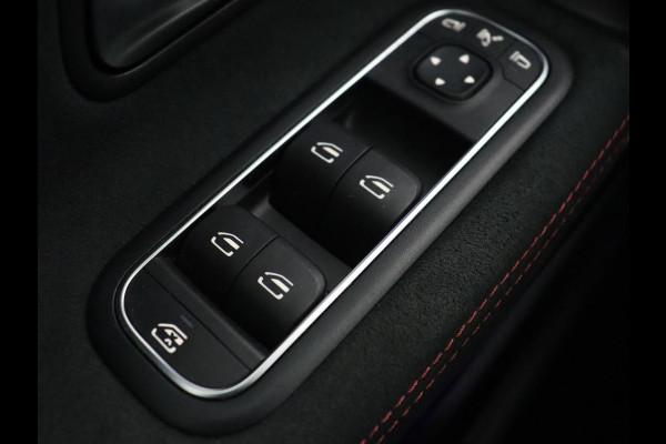 Mercedes-Benz A-Klasse 250e AMG | Panoramadak | Stoelverwarming | Carplay | Leder/Alcantara | Camera | Sfeerverlichting | Navigatie | Park Assist | Climate control | Full LED | PHEV | Plug In