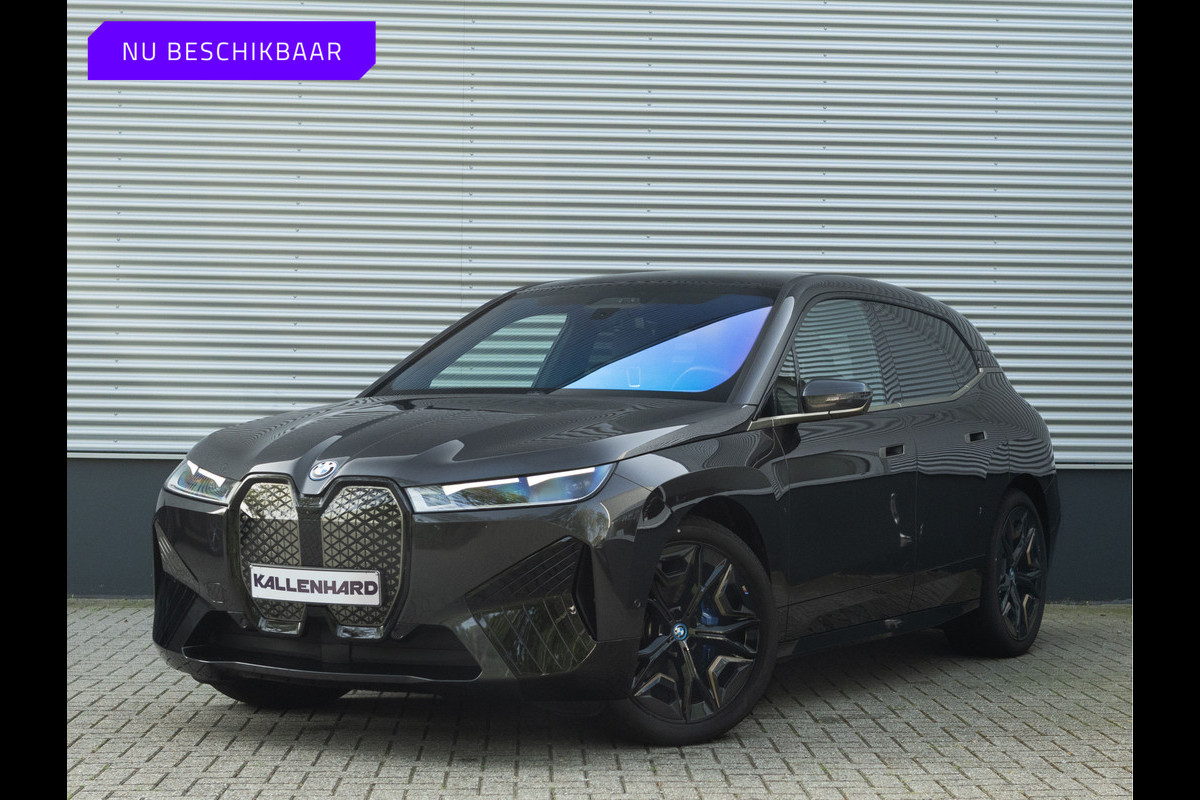 BMW iX xDrive40 - Sportpakket - Pano - Trekhaak - Soft Close - Driving Ass Prof - Lasers