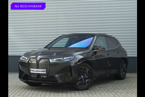 BMW iX xDrive40 - Sportpakket - Pano - Trekhaak - Soft Close - Driving Ass Prof - Lasers