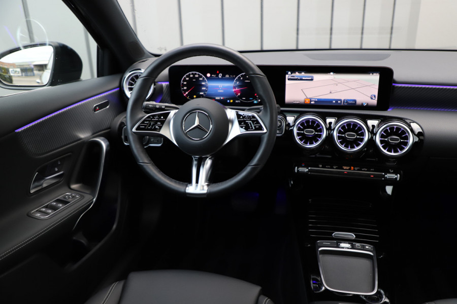 Mercedes-Benz A-Klasse 200 Luxury Line | 163PK | Pano | Keyless-go | Sfeerverlichting | ACC | Multibeam | Widescreen | 2024.