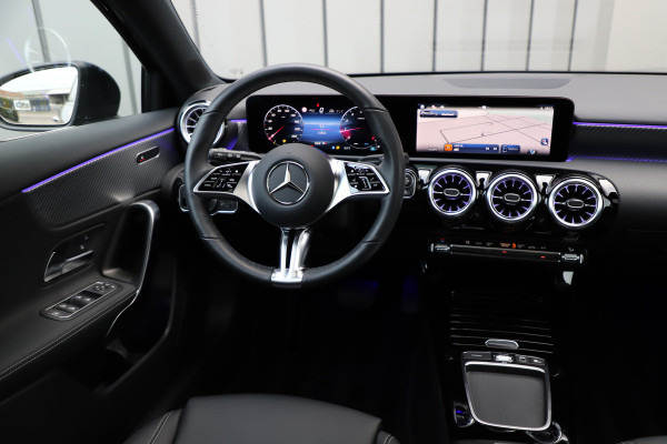 Mercedes-Benz A-Klasse 200 Luxury Line | 163PK | Pano | Keyless-go | Sfeerverlichting | ACC | Multibeam | Widescreen | 2024.