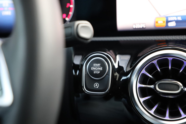 Mercedes-Benz A-Klasse 200 Luxury Line | 163PK | Pano | Keyless-go | Sfeerverlichting | ACC | Multibeam | Widescreen | 2024.