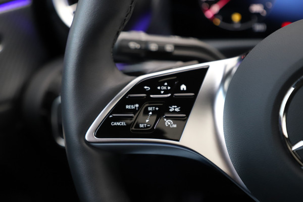 Mercedes-Benz A-Klasse 200 Luxury Line | 163PK | Pano | Keyless-go | Sfeerverlichting | ACC | Multibeam | Widescreen | 2024.