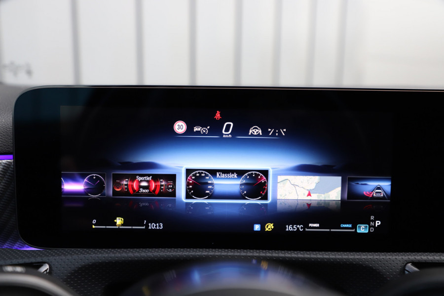 Mercedes-Benz A-Klasse 200 Luxury Line | 163PK | Pano | Keyless-go | Sfeerverlichting | ACC | Multibeam | Widescreen | 2024.