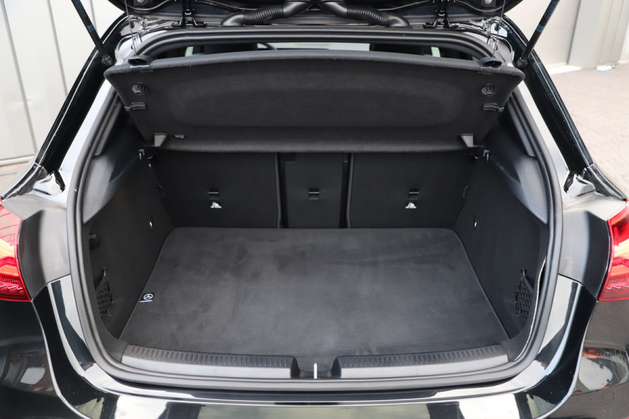 Mercedes-Benz A-Klasse 200 Luxury Line | 163PK | Pano | Keyless-go | Sfeerverlichting | ACC | Multibeam | Widescreen | 2024.