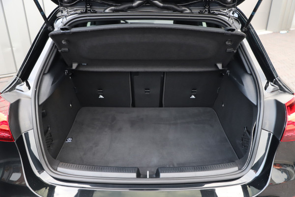 Mercedes-Benz A-Klasse 200 Luxury Line | 163PK | Pano | Keyless-go | Sfeerverlichting | ACC | Multibeam | Widescreen | 2024.