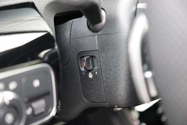 Mercedes-Benz A-Klasse 250e AMG | Panoramadak | Sfeerverlichting | ACC | Stuurwielverw. | Standkachel | Widescreen | 2025.