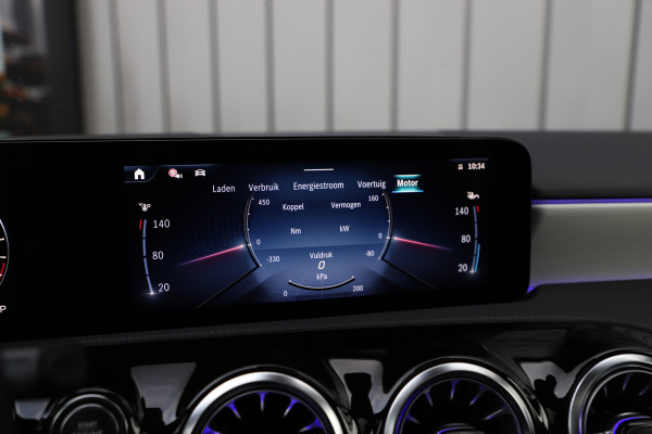 Mercedes-Benz A-Klasse 250e AMG | Panoramadak | Sfeerverlichting | ACC | Stuurwielverw. | Standkachel | Widescreen | 2025.