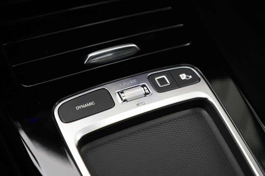 Mercedes-Benz A-Klasse 250e AMG | Panoramadak | Sfeerverlichting | ACC | Stuurwielverw. | Standkachel | Widescreen | 2025.