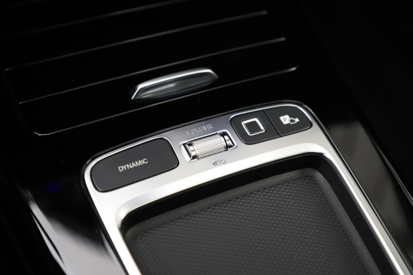 Mercedes-Benz A-Klasse 250e AMG | Panoramadak | Sfeerverlichting | ACC | Stuurwielverw. | Standkachel | Widescreen | 2025.