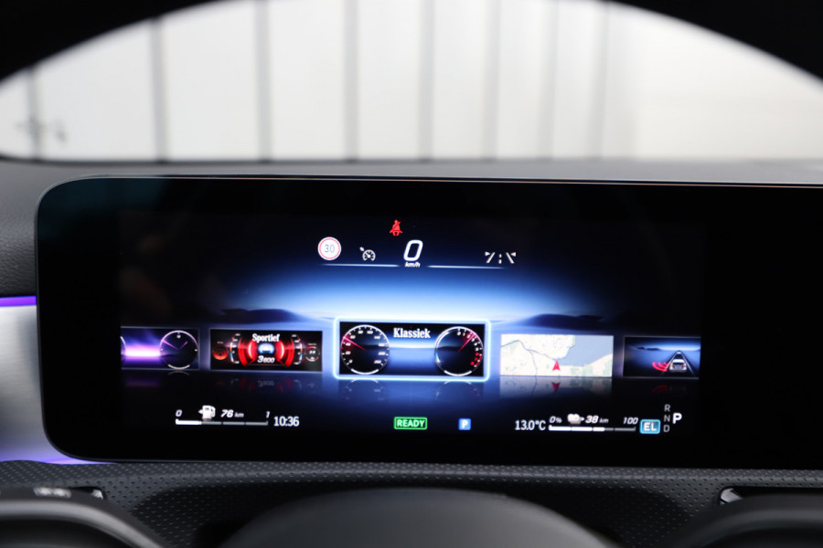 Mercedes-Benz A-Klasse 250e AMG | Panoramadak | Sfeerverlichting | ACC | Stuurwielverw. | Standkachel | Widescreen | 2025.