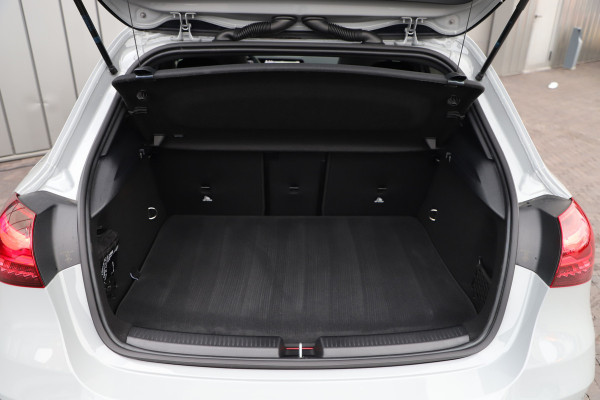 Mercedes-Benz A-Klasse 250e AMG | Panoramadak | Sfeerverlichting | ACC | Stuurwielverw. | Standkachel | Widescreen | 2025.