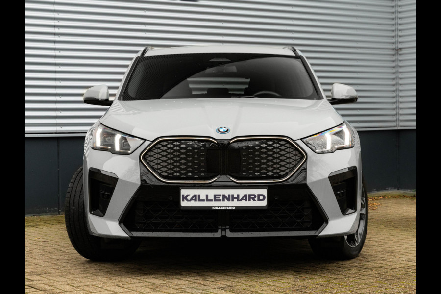 BMW iX2 xDrive30 M-Sport - Trekhaak - Driving + Parking Ass Plus - Head-Up - Harman Kardon