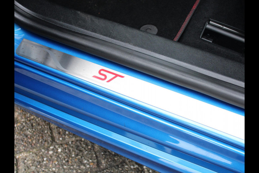 Ford FOCUS Wagon 1.0 EcoBoost Hybrid ST Line Business | TREKHAAK | NAVIGATIE | ACHTERUITRIJCAMERA |