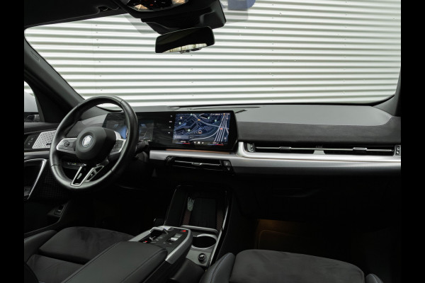 BMW iX2 xDrive30 M-Sport - Trekhaak - Driving + Parking Ass Plus - Head-Up - Harman Kardon