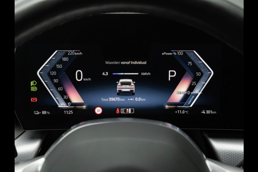 BMW iX2 xDrive30 M-Sport - Trekhaak - Driving + Parking Ass Plus - Head-Up - Harman Kardon