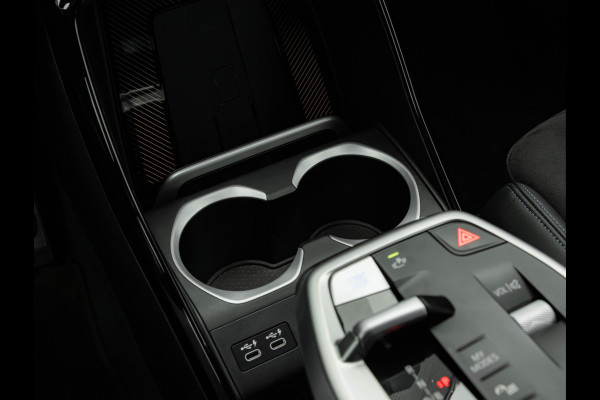 BMW iX2 xDrive30 M-Sport - Trekhaak - Driving + Parking Ass Plus - Head-Up - Harman Kardon