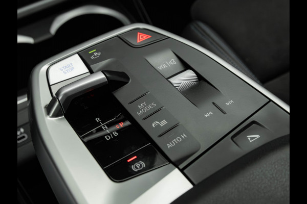 BMW iX2 xDrive30 M-Sport - Trekhaak - Driving + Parking Ass Plus - Head-Up - Harman Kardon