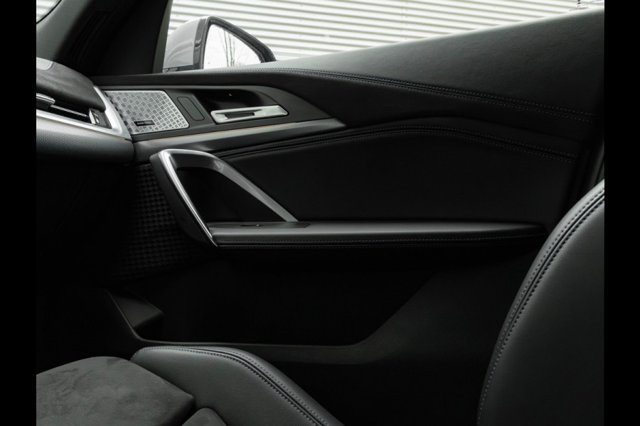 BMW iX2 xDrive30 M-Sport - Trekhaak - Driving + Parking Ass Plus - Head-Up - Harman Kardon