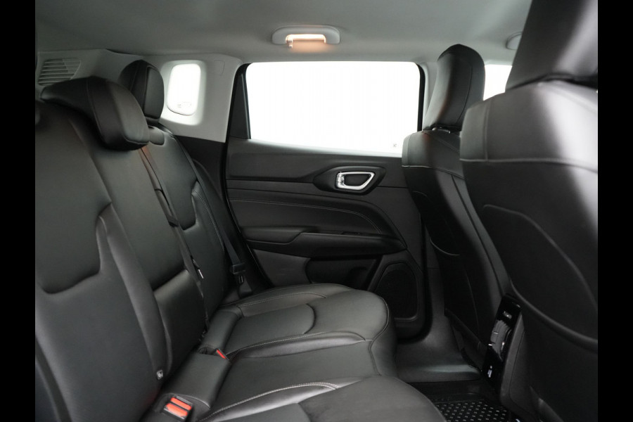 Jeep Compass 4xe 240 Electric S Plug In Hybrid 240pk Dealer O.H. PHEV | Adaptive Cruise | Camera | Lederen Sportstoelen & Stuur Verwarmd | Apple Carplay | Keyless | Navigatie | Virtual | DAB |