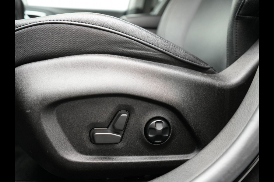 Jeep Compass 4xe 240 Electric S Plug In Hybrid 240pk Dealer O.H. PHEV | Adaptive Cruise | Camera | Lederen Sportstoelen & Stuur Verwarmd | Apple Carplay | Keyless | Navigatie | Virtual | DAB |