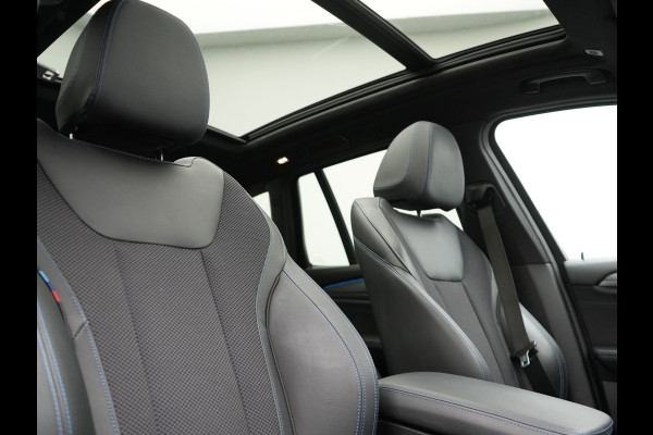 BMW X3 xDrive30e M Sport Plug In Hybrid 293pk Dealer O.H. PHEV | Panodak | Head Up | Camera | Lederen Sportstoelen Verwarmd | Sfeerverlichting | Keyless | Blis | Virtual | Navigatie | DAB |