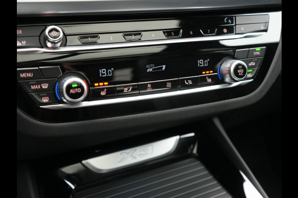 BMW X3 xDrive30e M Sport Plug In Hybrid 293pk Dealer O.H. PHEV | Panodak | Head Up | Camera | Lederen Sportstoelen Verwarmd | Sfeerverlichting | Keyless | Blis | Virtual | Navigatie | DAB |